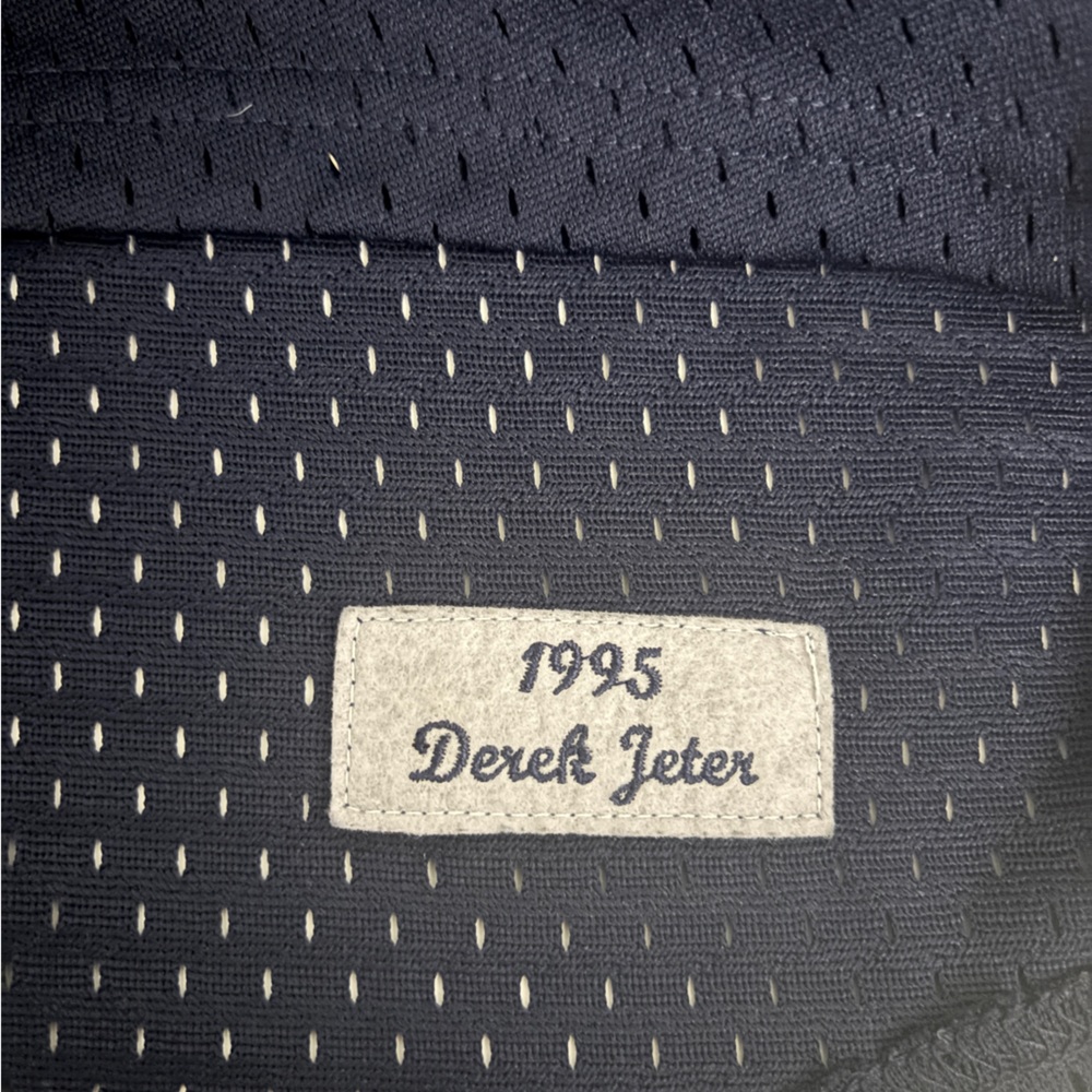 Yankees Jeter Mesh Jersey YOUTH - LIKE NEW - Picture 7 of 7
